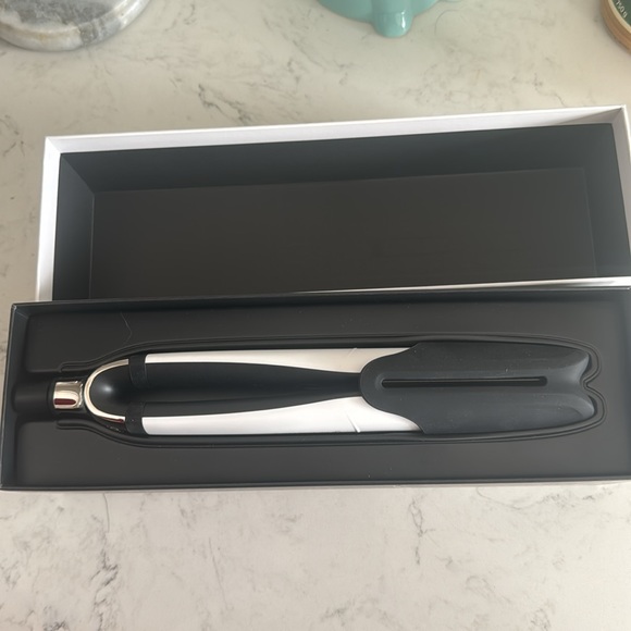 ghd Platinum+ Professional Performance 1” Smart Styler - Picture 3 of 3